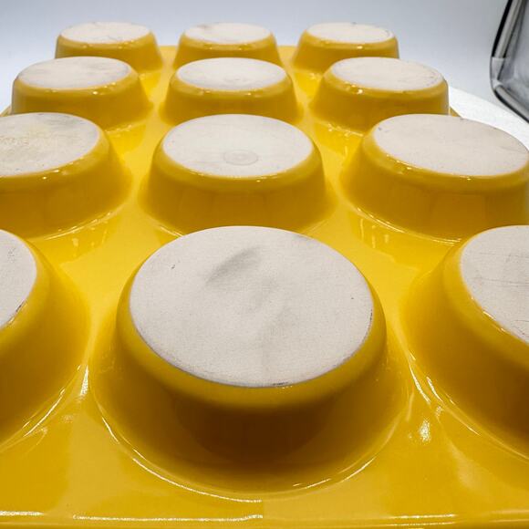 Enameled Cast Iron 12 Muffin Pan Yellow EUC heavy Non Stick cupcake pot mini pie - Picture 6 of 14